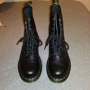 Dr martens combat boots